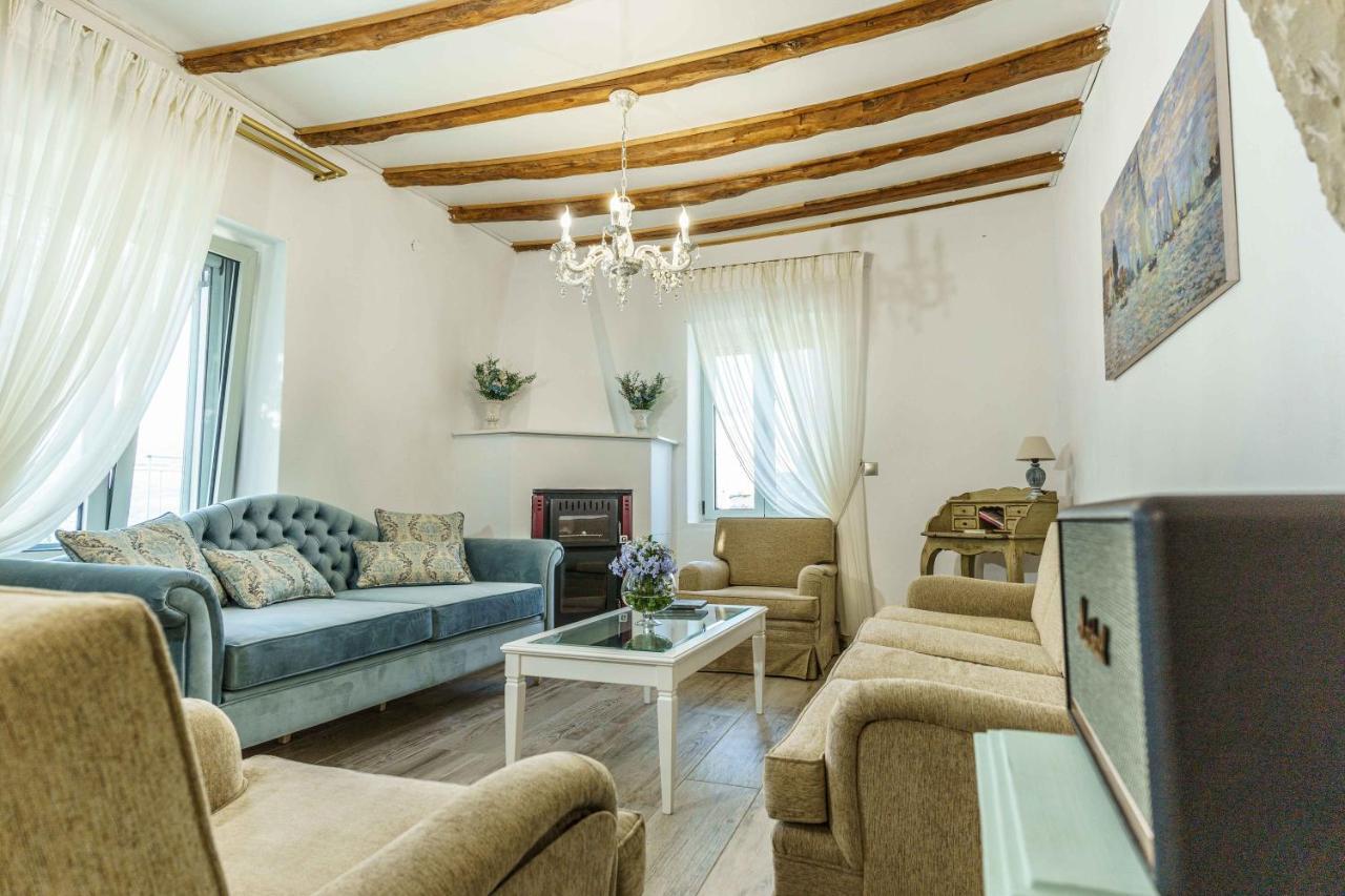 Villa Simantiri Pombia Eksteriør bilde